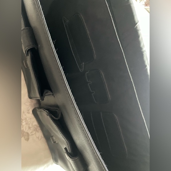 Kenneth Cole Reaction Black Leather Laptop Bag Briefcase Career Work School - Picture 3 of 6